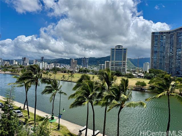 Building Photo - 2029 Ala Wai Blvd