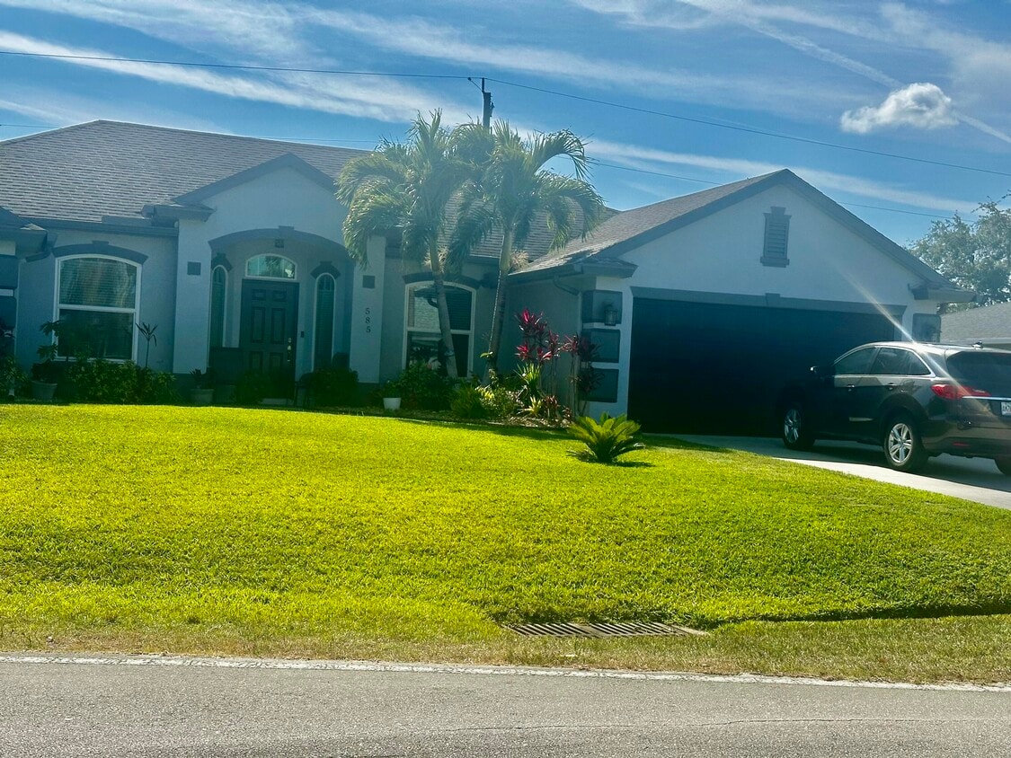 Primary Photo - 585 SW Undallo Rd