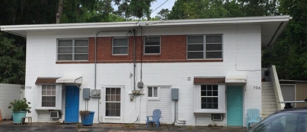 Rear del edificio - 708 NW 10th Ave