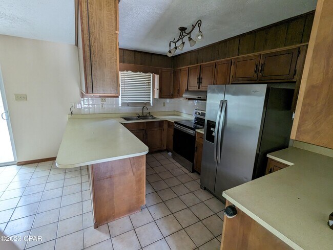 Building Photo - 205 Greenwood Dr