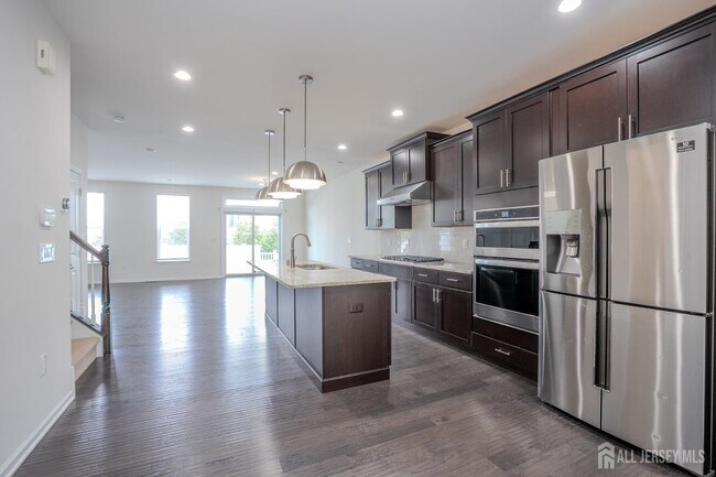 Foto del edificio - 16 Clover Ln