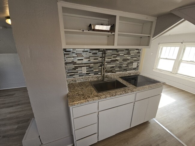 Building Photo - 1915 Seymour Ave