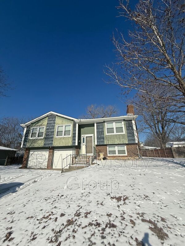 Foto del edificio - 2724 SE Lakeshore Blvd