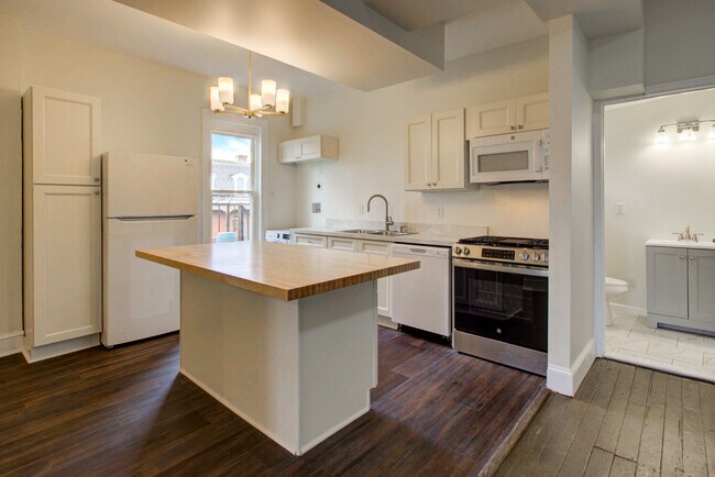 Building Photo - 403 Lancaster Ave