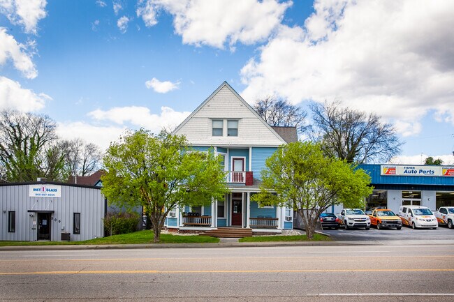 Building Photo - 813 Hall of Fame Dr