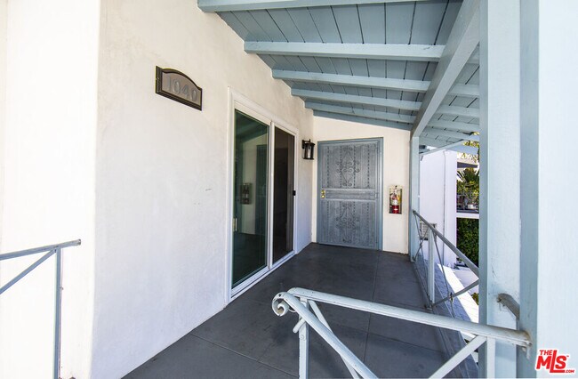 Foto del edificio - 1040 N Crescent Heights Blvd
