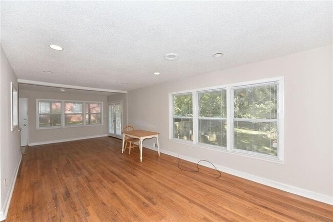 Foto del edificio - 2246 Whites Mill Rd