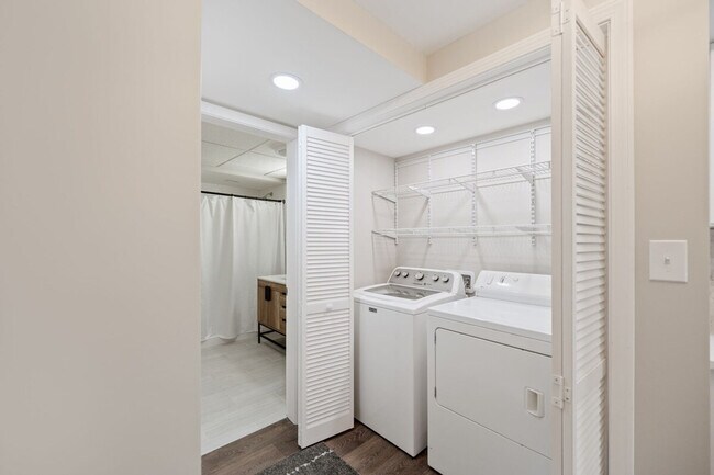 Foto del edificio - 22051 W Taylor Rd