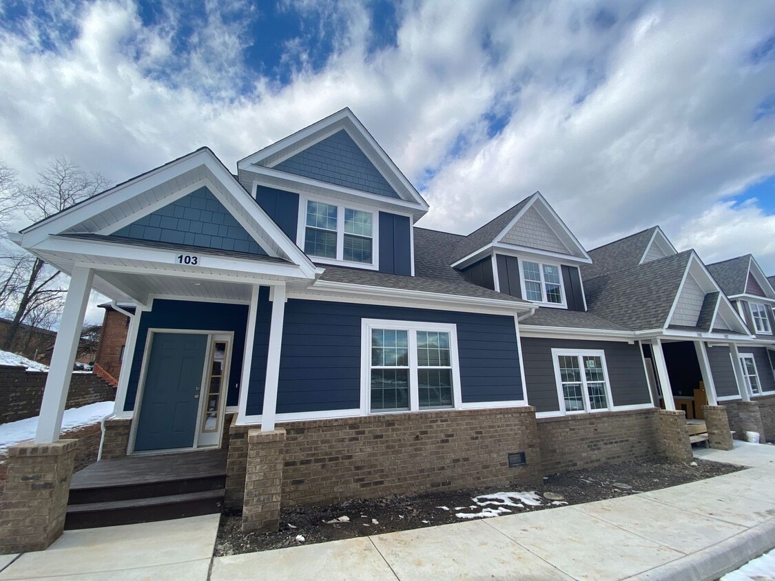 Photo - 107 E Main St (Radford, VA)