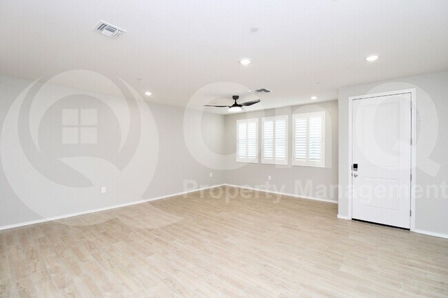 Building Photo - 2633 S Catherine Dr