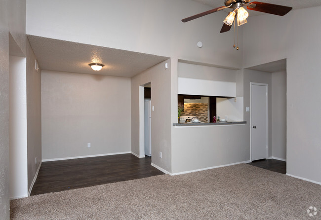 2BR,1BA - 826SF B1 - LIVING ROOM/DINING ROOM - Summer Hill Apartments