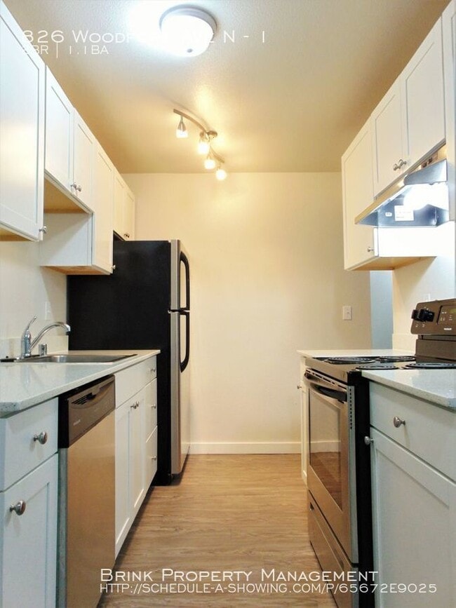 Building Photo - 826 Woodford Ave N