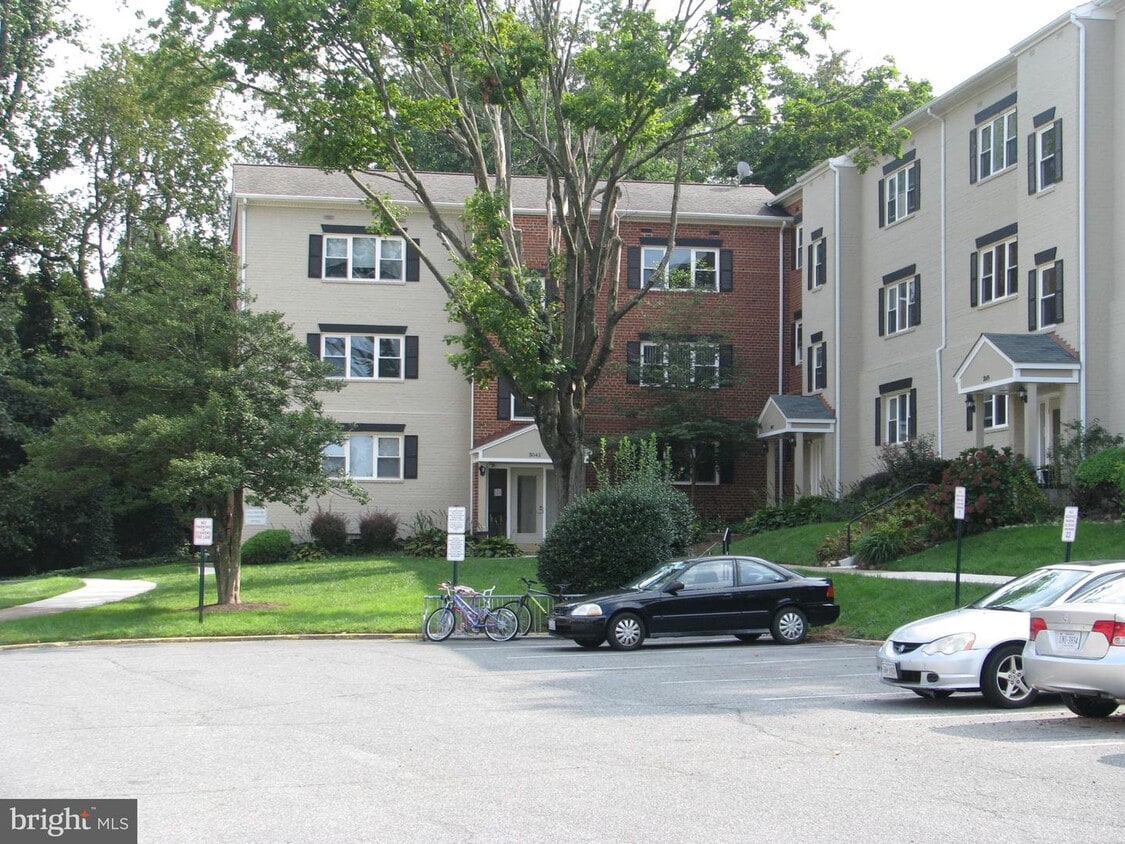 Primary Photo - 3045 Patrick Henry Dr