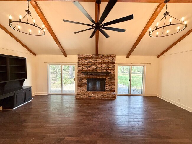 Building Photo - 4-bed/2-bath in South Tyler!