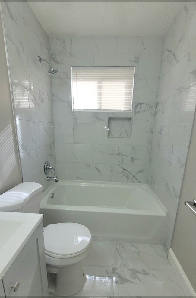 Foto del edificio - 293 Charter Ave