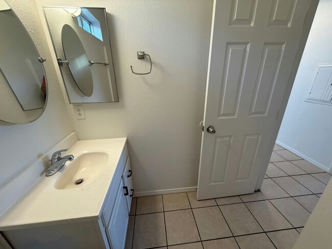 Foto del edificio - 1926 Haskell Rd