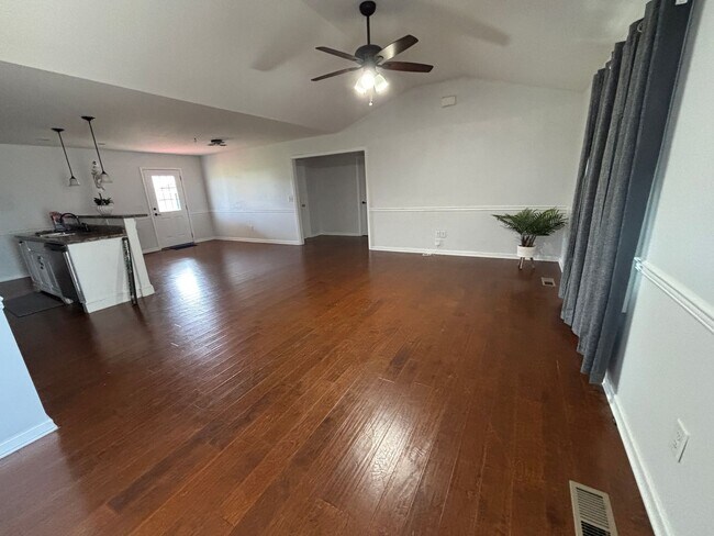 Foto del edificio - 3 Bedroom in Well Established Neighborhood