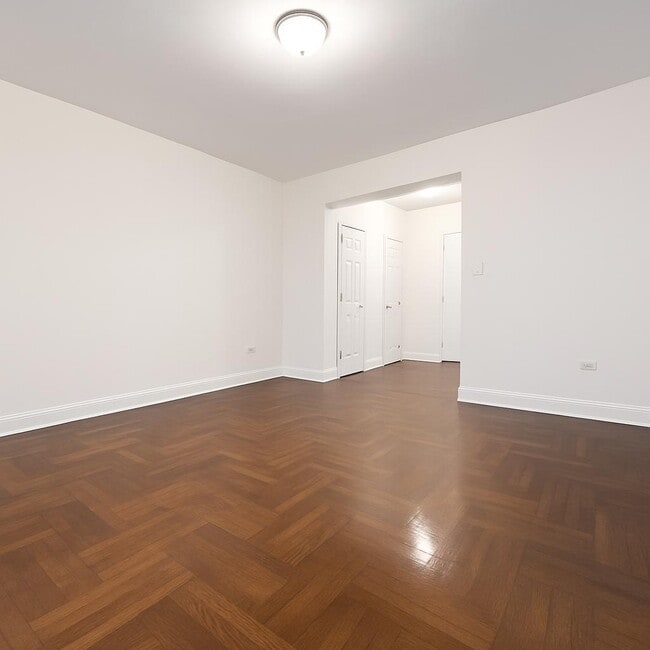 Building Photo - 105 Pinehurst Ave