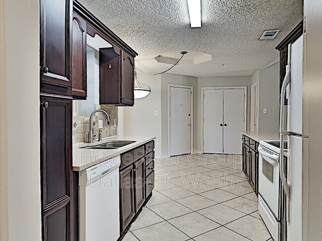 Foto del edificio - 2510 Valley View Dr
