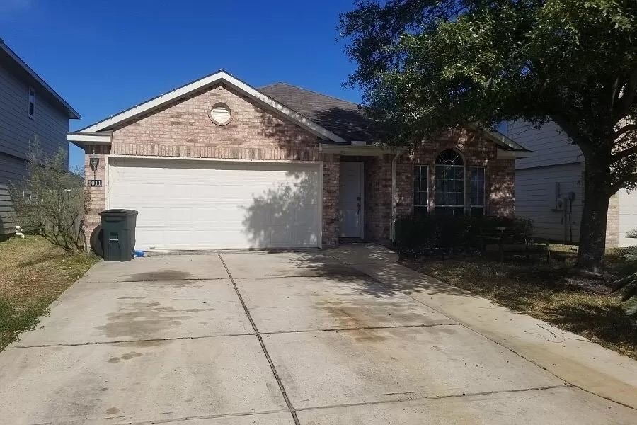 Primary Photo - 1011 Red Alder Cir