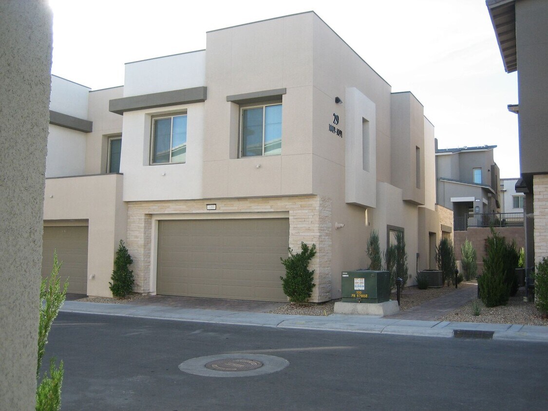 Foto principal - West Summerlin Townhouse - 1833-SqFt. - 3-...