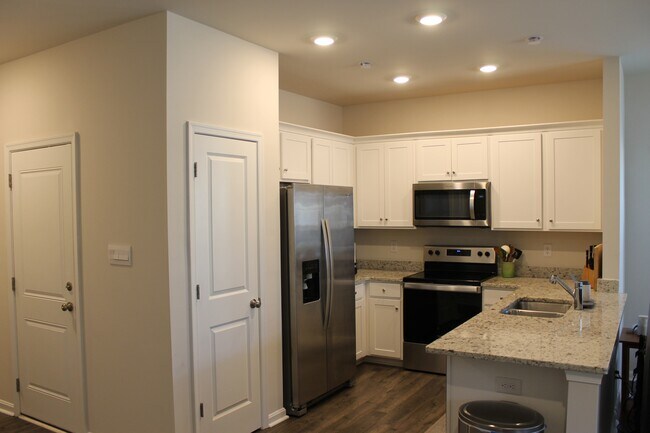 Foto del edificio - 1523 Stanford Ln