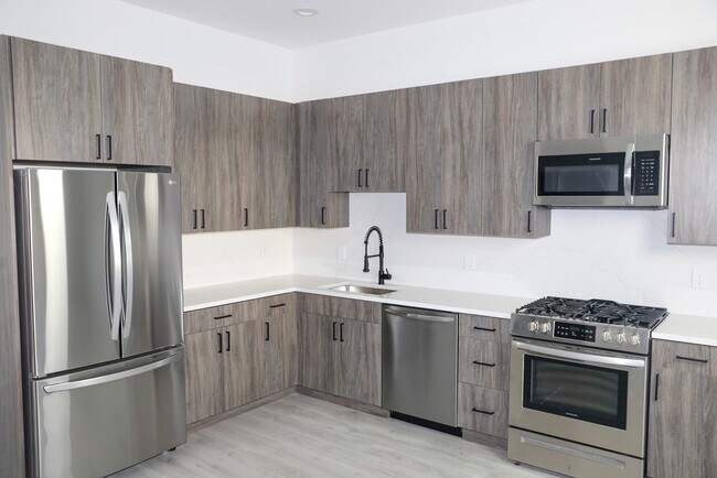 Foto del edificio - 80 Roseland Ave