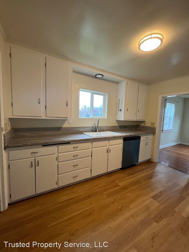 Building Photo - 3 br, 1 bath House - 860 Centennial Blvd