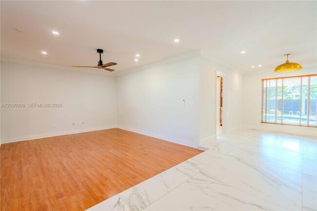 Foto del edificio - 10241 SW 99th Ave