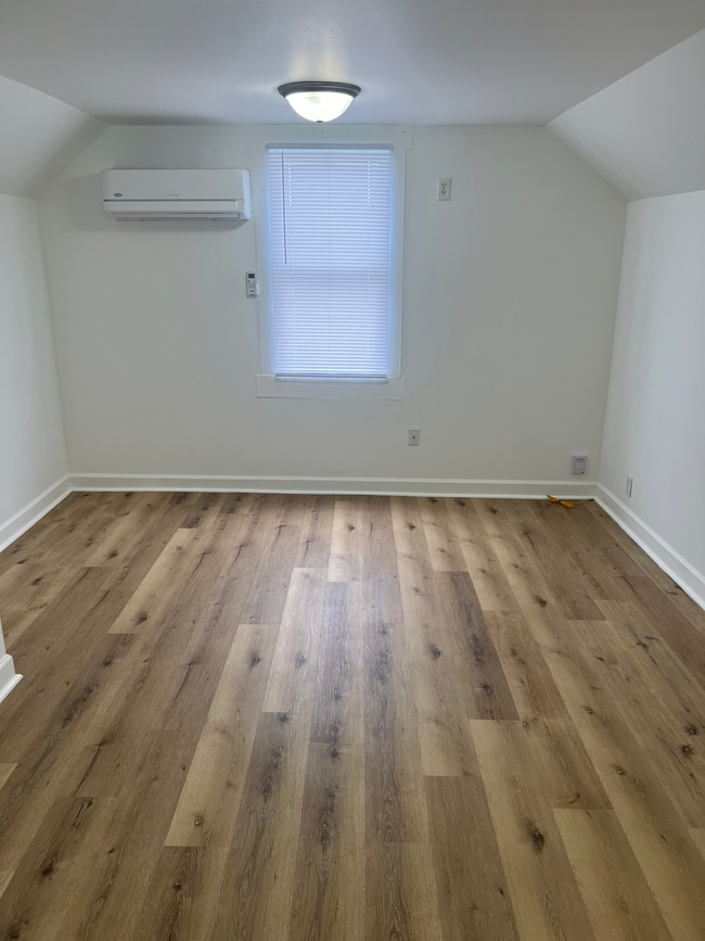 Building Photo - 409 N Clark St