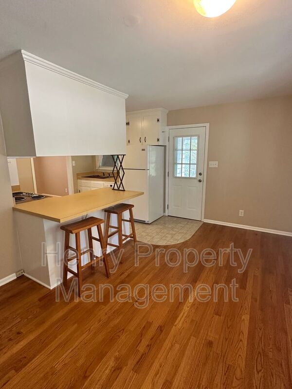 Foto del edificio - 713 Spring St