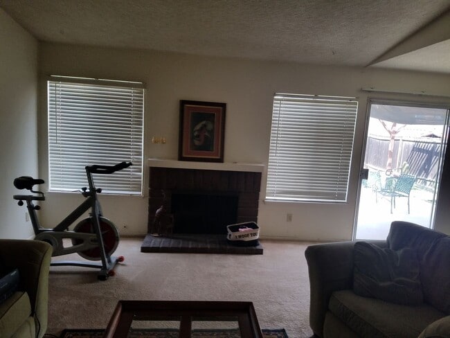 Foto del edificio - 4 Bedroom Single level