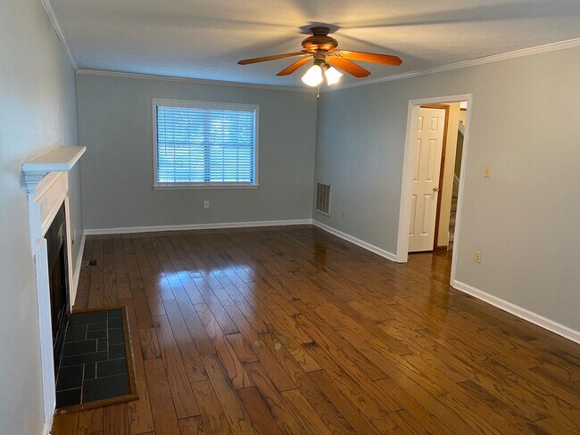 Building Photo - 513 Adams Mill Ln