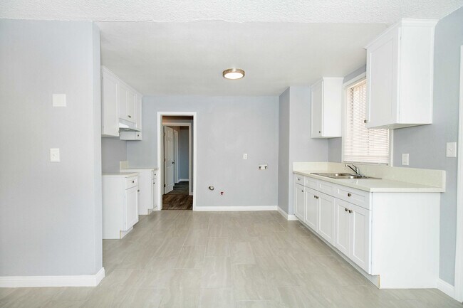 Foto del edificio - 14008 Chadron Ave