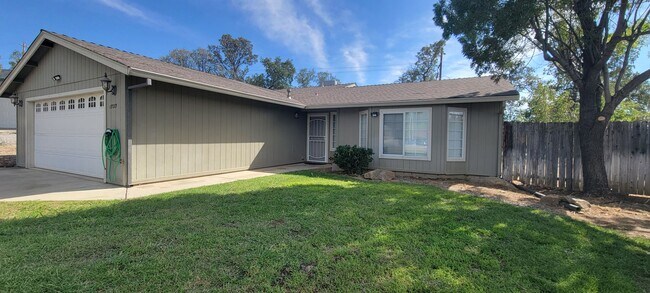 Building Photo - Updated Home on the Westside