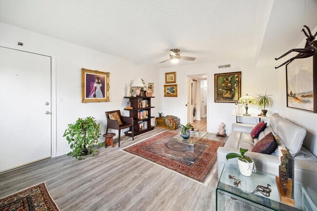 Building Photo - 6445 Bayou Glen Rd
