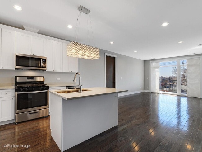 Building Photo - 235 E 31st St