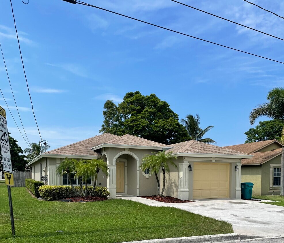 105 NE 11th Ave, Boynton Beach, FL 33435 House Rental in Boynton