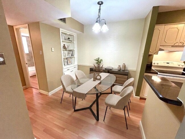 Building Photo - *MOVE IN SPECIAL* Upstairs Condo with Premium Amenities & Hardwood Floors!
