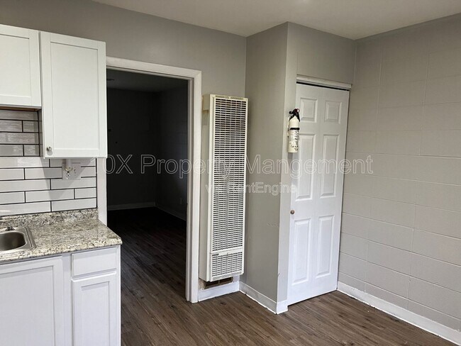 Foto del edificio - 317 Clarendon Ave