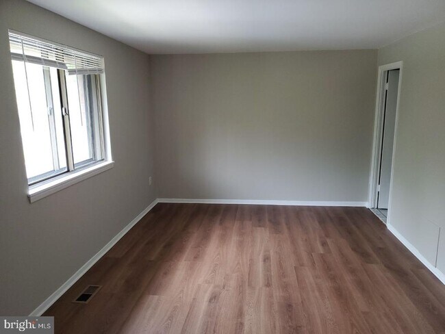 Foto del edificio - 7381 Hickory Log Cir