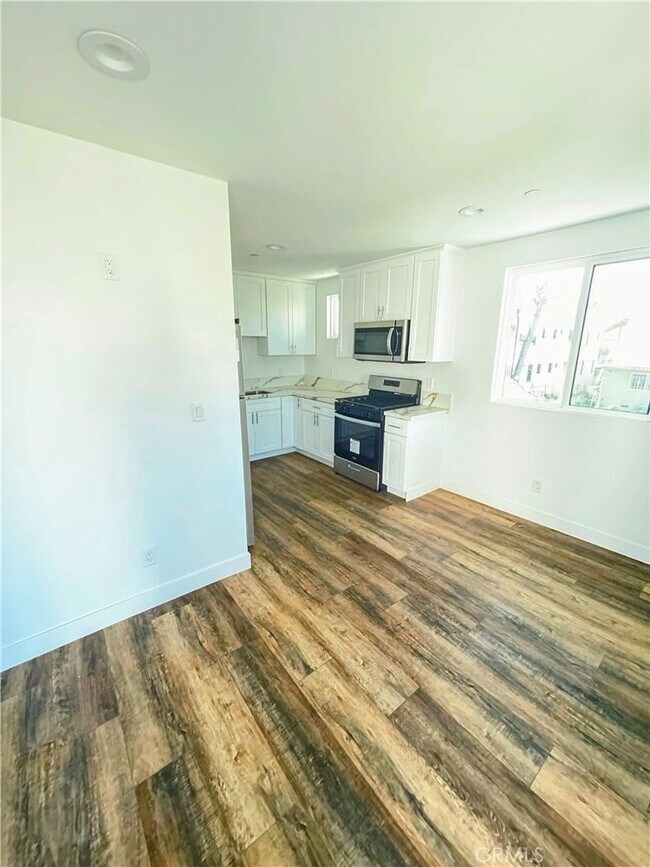 Building Photo - 1809 1/2 S Gramercy Pl-1809
