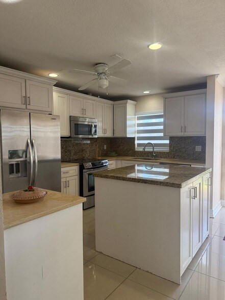 Foto del edificio - 5775 Fernley Dr W