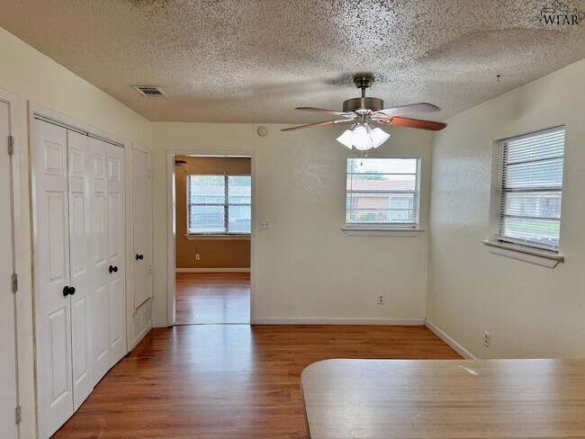 Foto del edificio - 2952 Moffett Ave