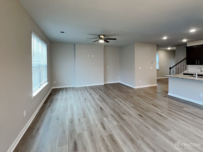 Building Photo - 1205 Hawthorne Tr