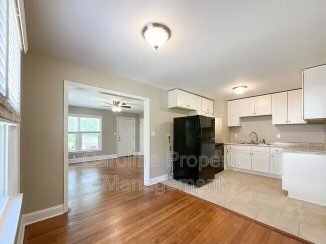 Foto del edificio - 2232 Falmouth Rd