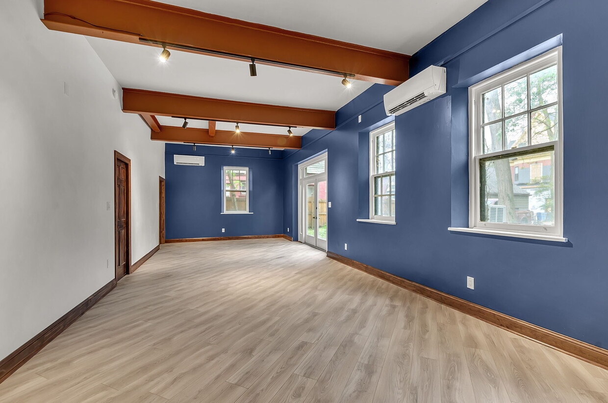 Primary Photo - 444 Linwood Ave