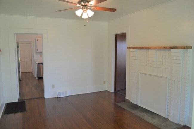 Building Photo - Available Now! Move in Ready!