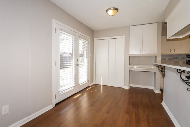 Building Photo - 7201 Skidmore Cove