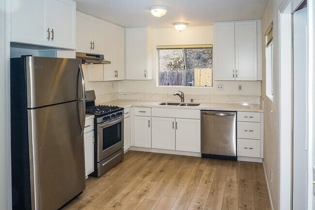 Foto del edificio - Detached home centrally located in Linda V...